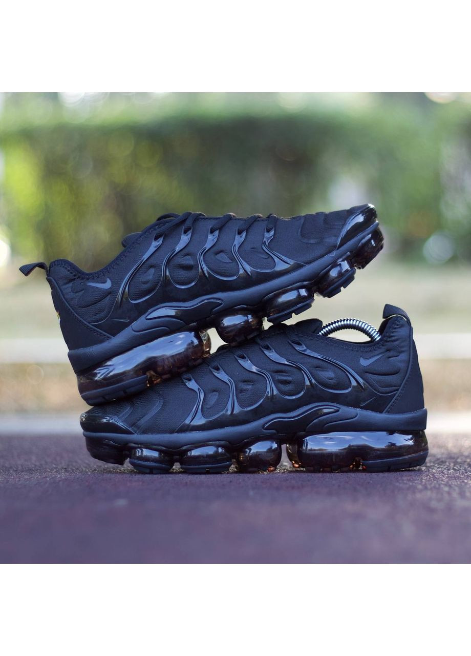 Белые демисезонные кроссовки мужские nike air vapormax plus triple black 924453-004 No Brand