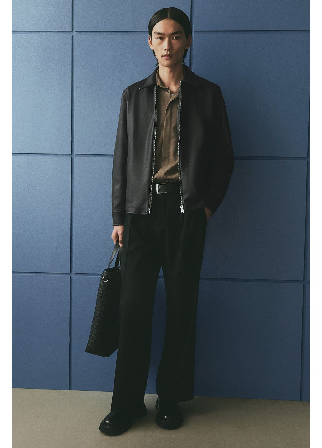 Черная демисезонная куртка из искусственной кожи весенне-осенняя H&M