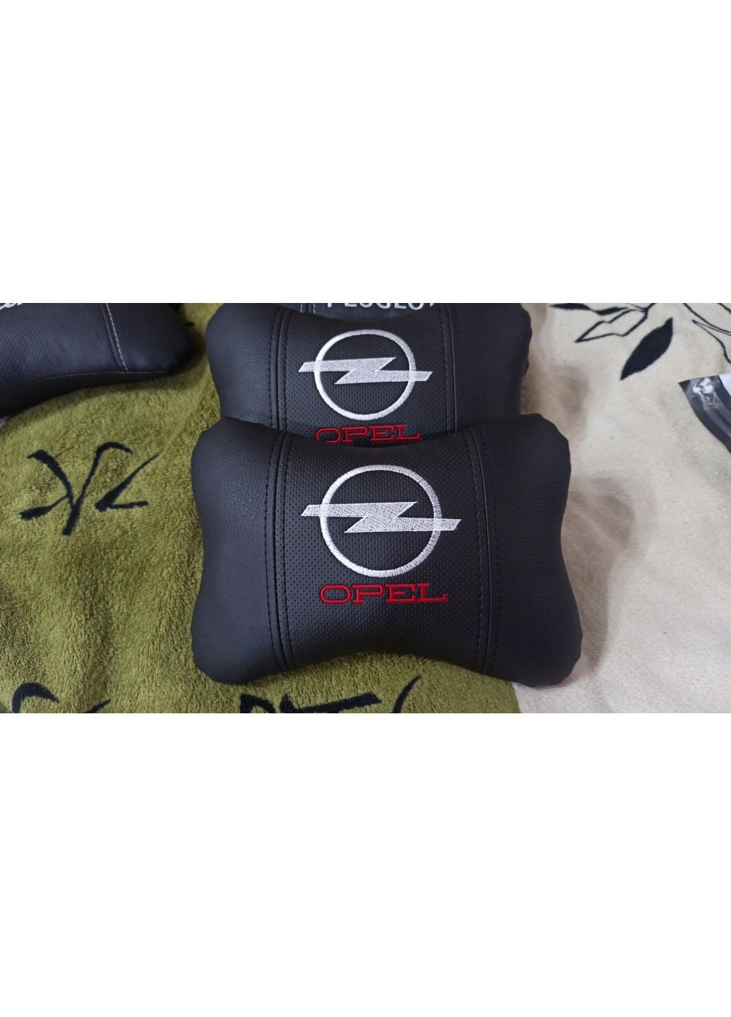 Автоподушка на підголівник в авто червона — 040 Opel (363330202)