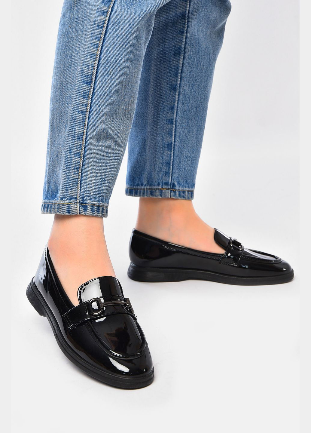 Let's Shop Туфли-лоферы женские черного цвета лоферы черный з текстиль, украина — демисезон (331288223)