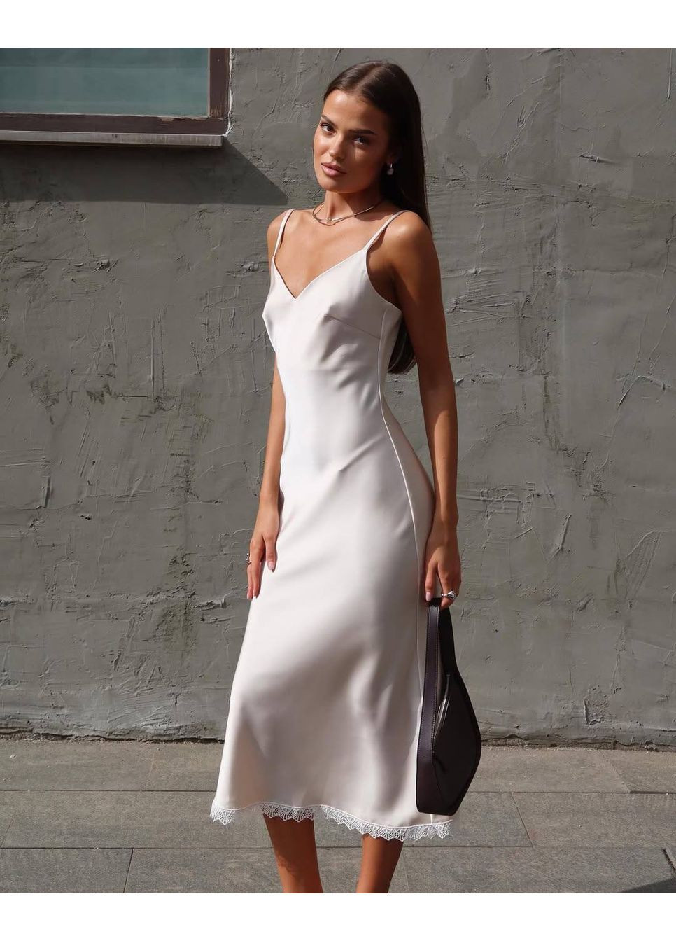 Молочное праздничный женское шелковое платье а-силуэт Avanti однотонное