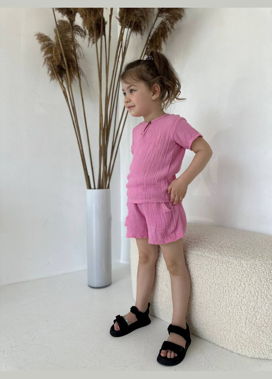 Розовый летний костюм из муслина с шортами и футболкой с шортами Adelante