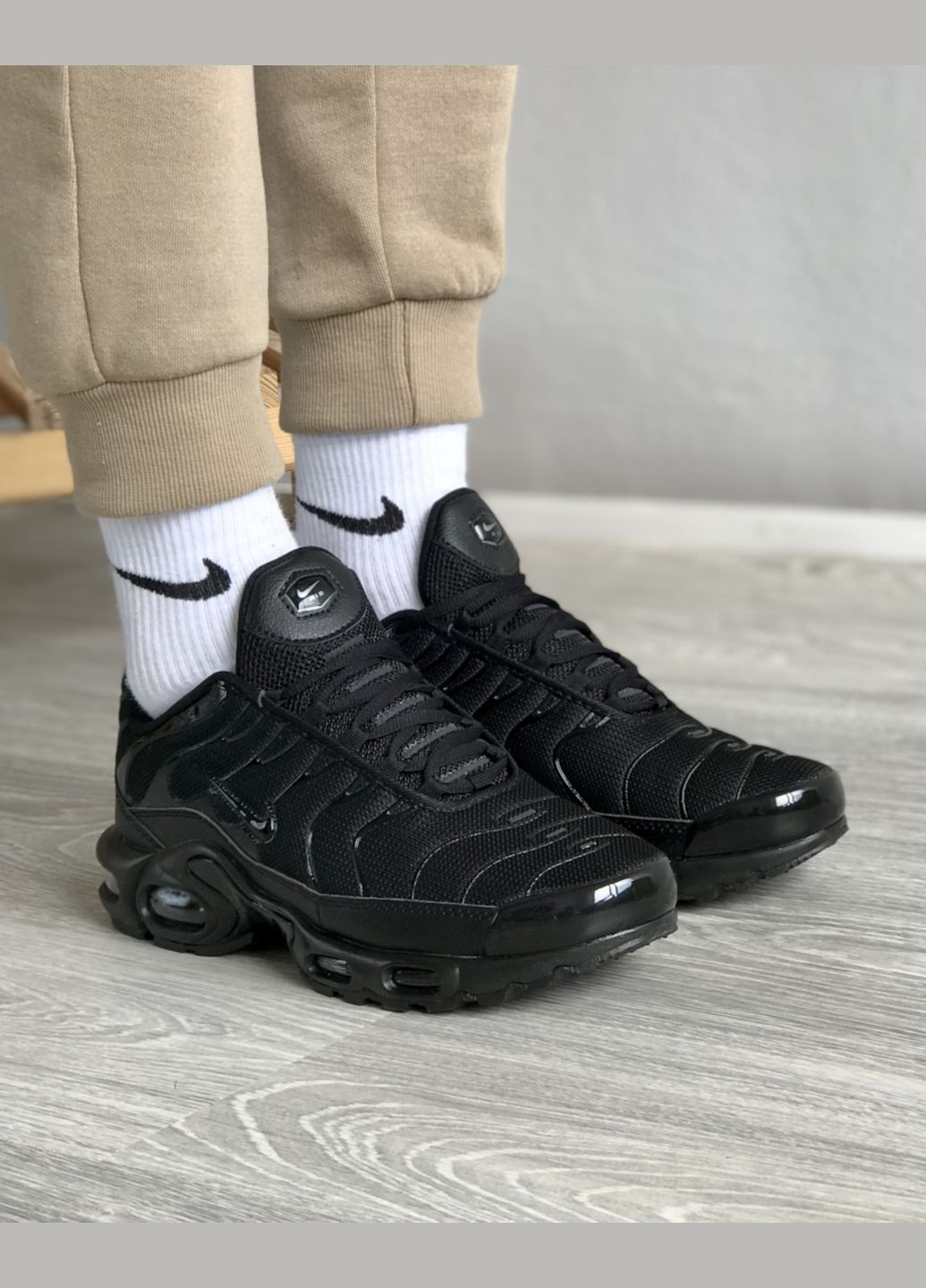 Черные демисезонные кроссовки мужские и женские Nike air max Tn plus black | Найк аір макс Тн плюс