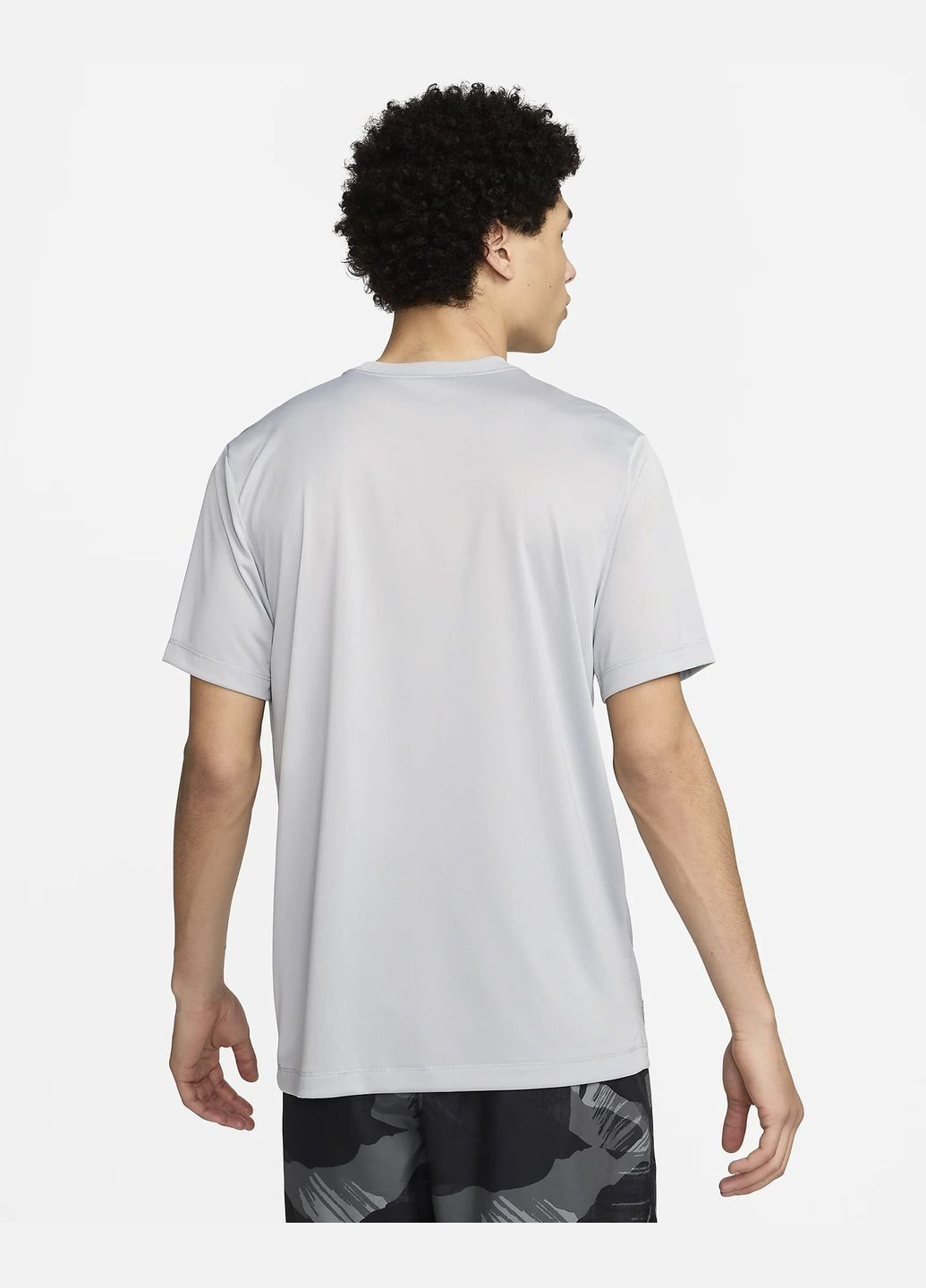 Сіра футболка чоловіча men's dri-fit fitness t-shirt fv8370-077 сіра Nike