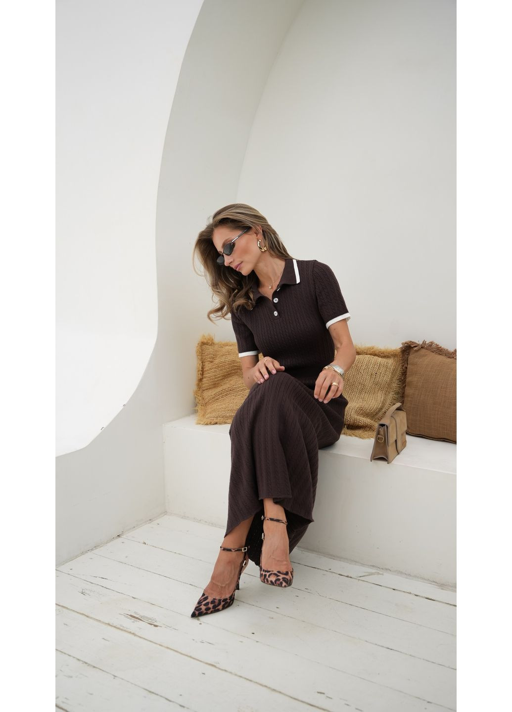 Коричнева кежуал сукня в'язана Larionoff однотонна