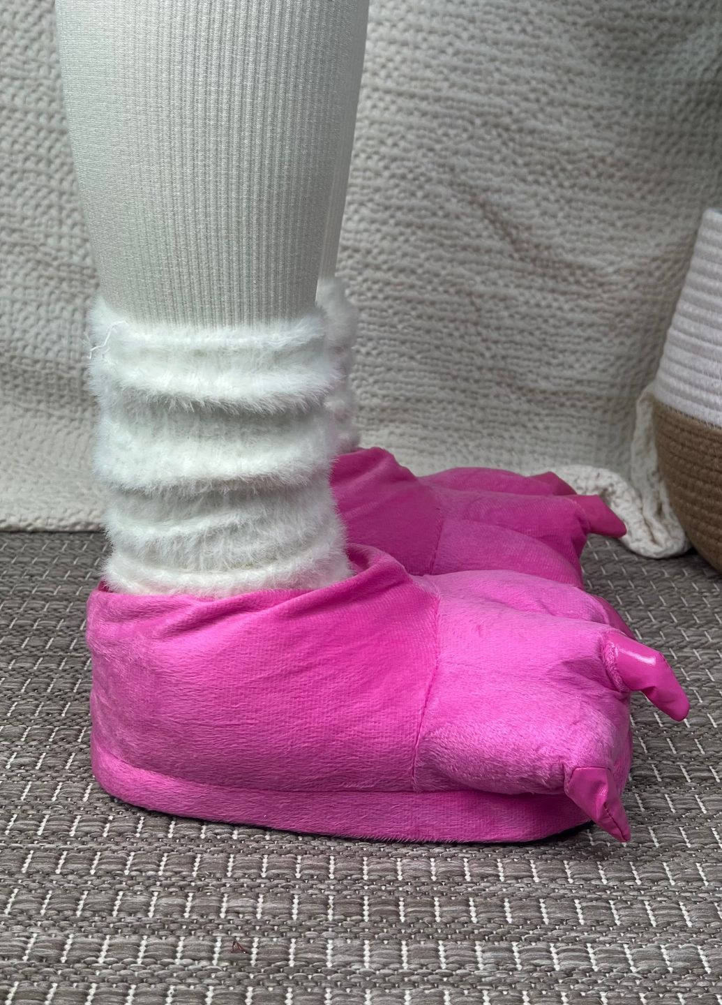 Яскраві домашні капці лапи з кігтями плюшеві жіночі My Kigu (367584457)