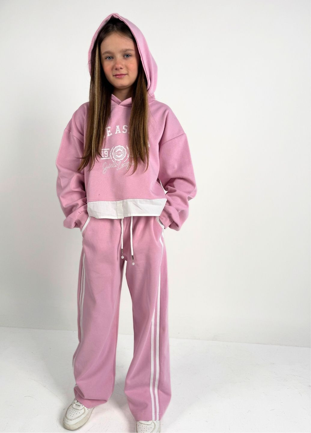 Детский спортивный костюм для девочки демисезонный, розовый с белыми лампасами No Brand оверсайз (327486329)
