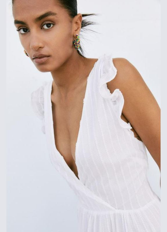 Білий повсякденний, коктейльна сукня міді на запах Zara