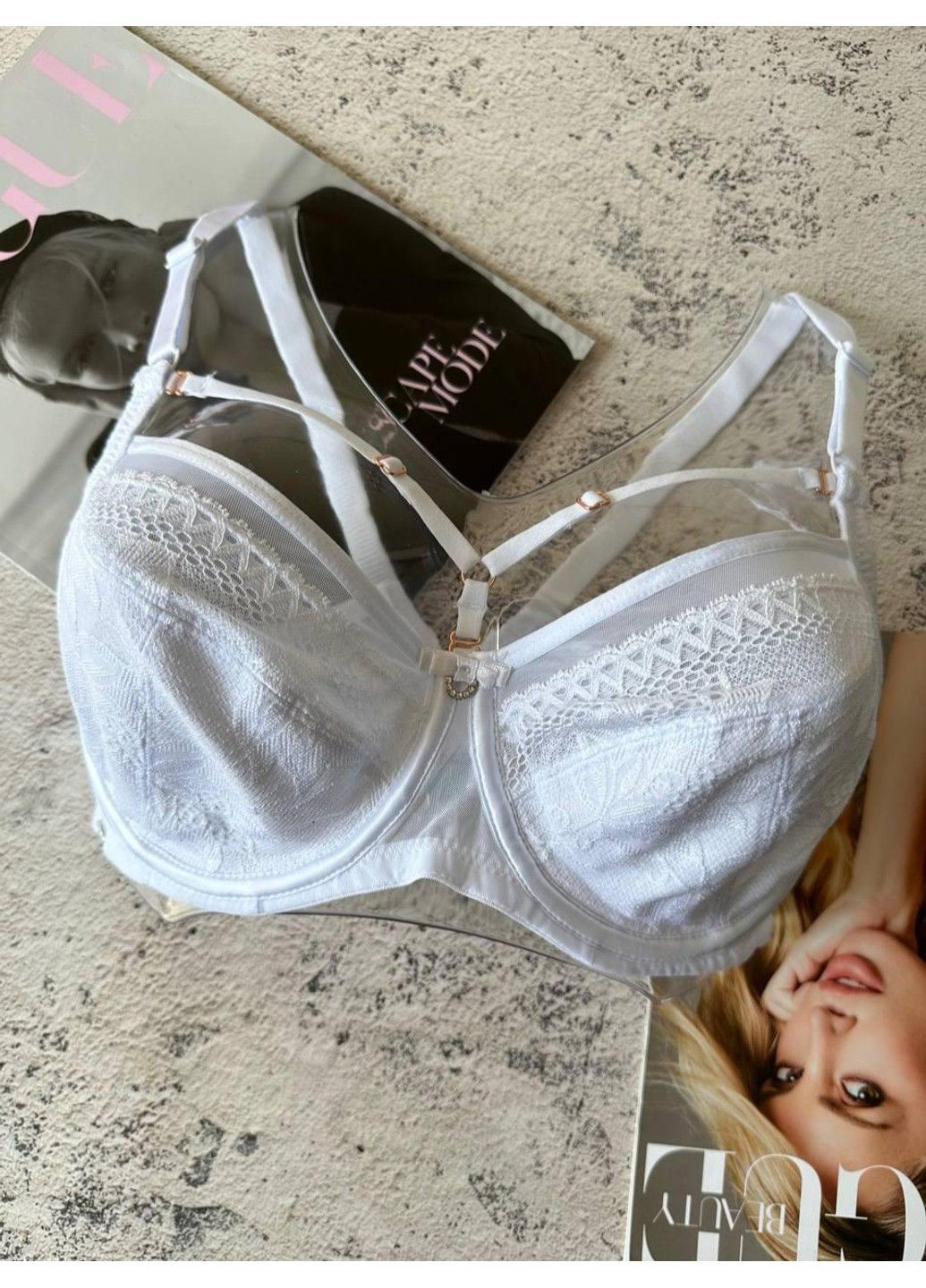 Белый бюстгальтер без поролона со стрепами белый Lanny Mode