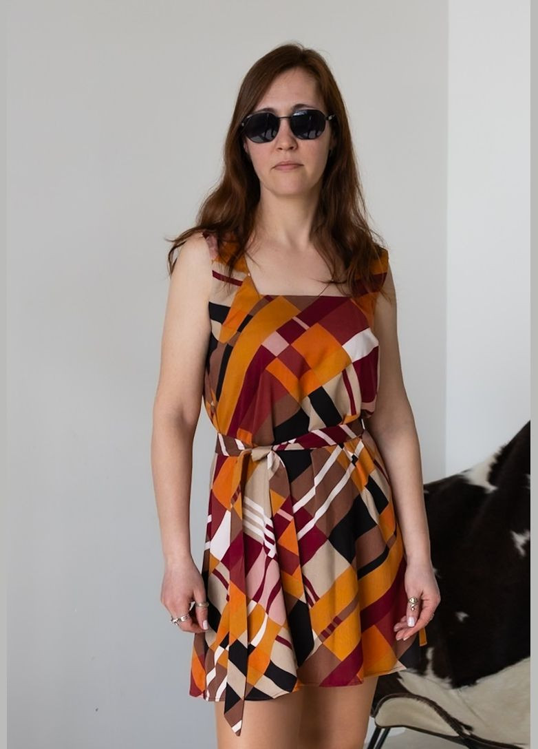 Коричнева повсякденний, коктейльна коротка темна сукня з геометричним принтом а-силует Capricious з геометричним візерунком