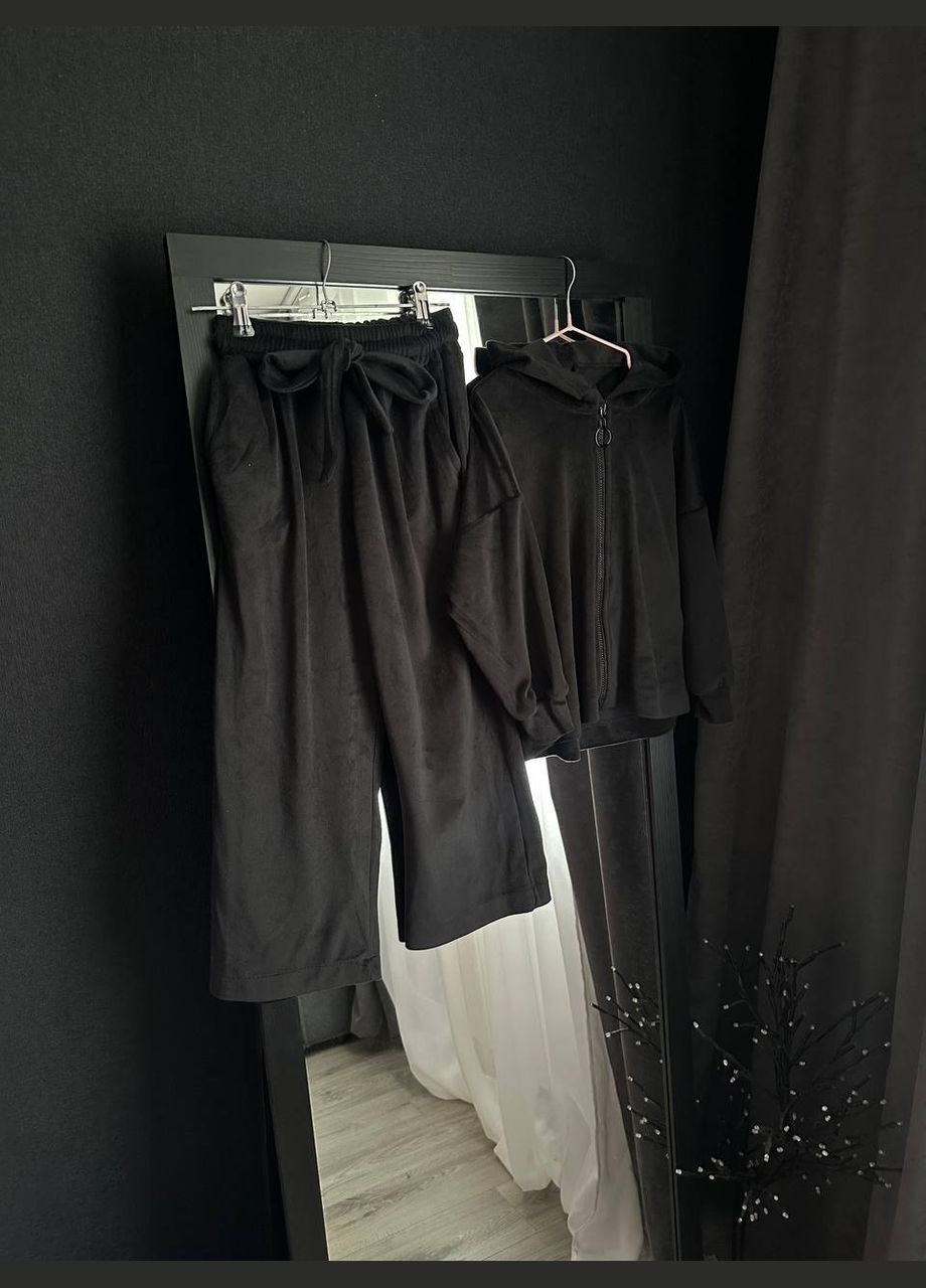 Чорний демісезонний костюм велюровий з кофтою та штанами Adelante