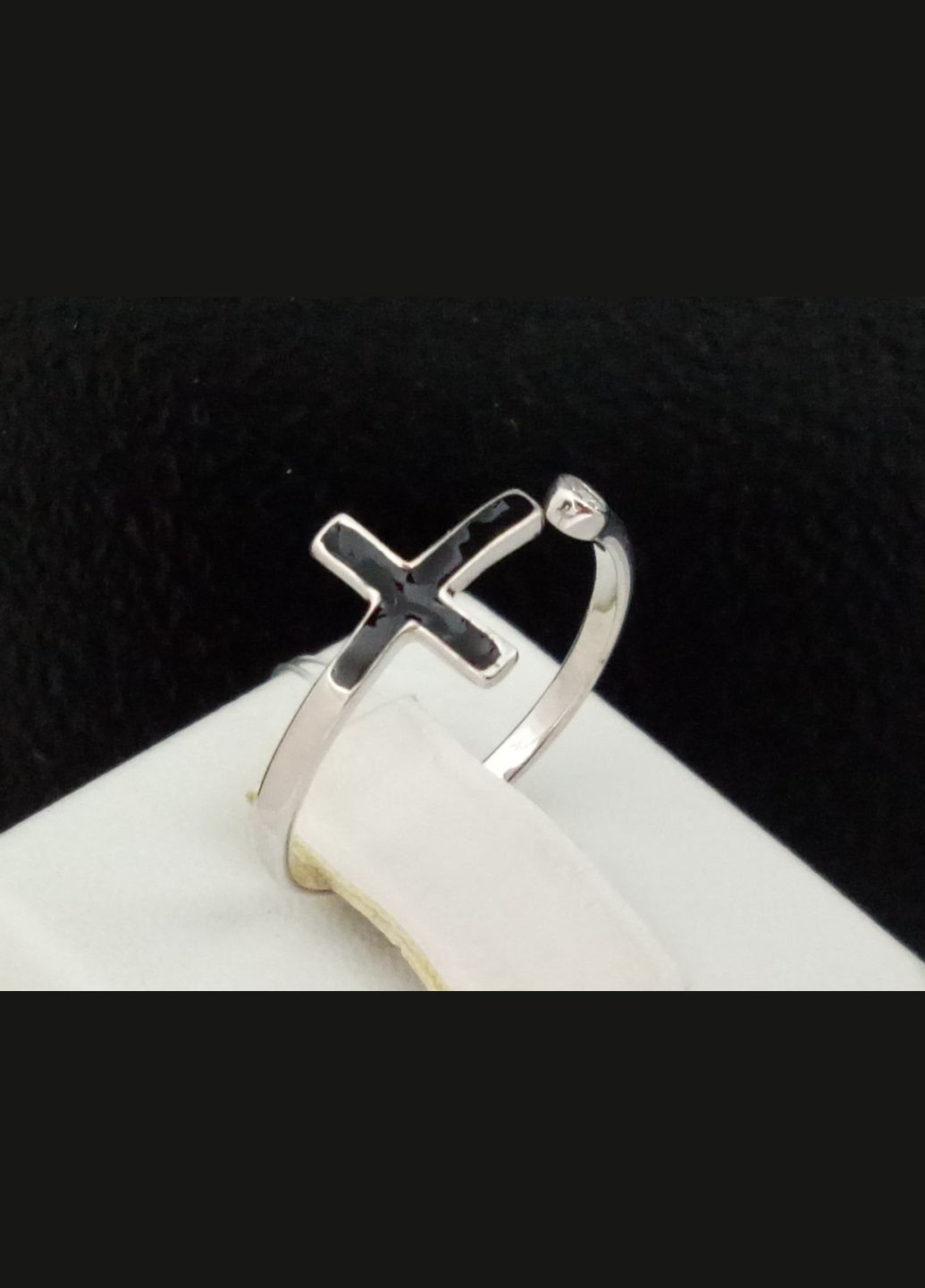 Серебряное кольцо с фианитом и эмалью. 901-01115 Qvaliz (297669724)