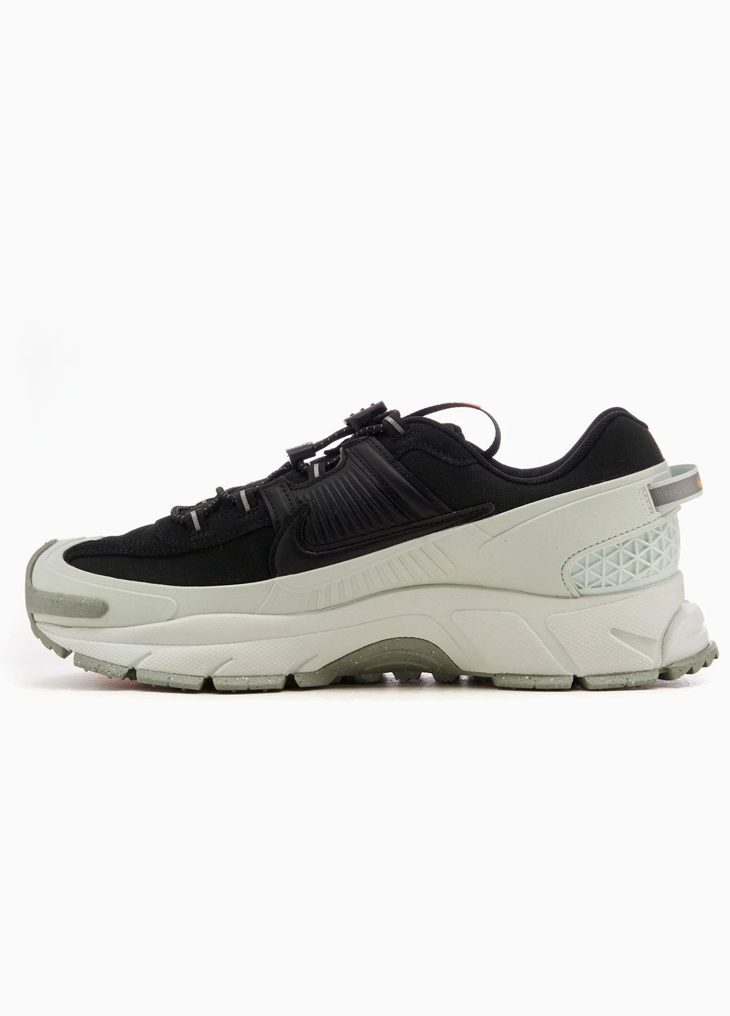 Серые всесезонные мужские кроссовки zoom vomero roam winterized fv2295-001 зима текстиль синтетика черные серые Nike