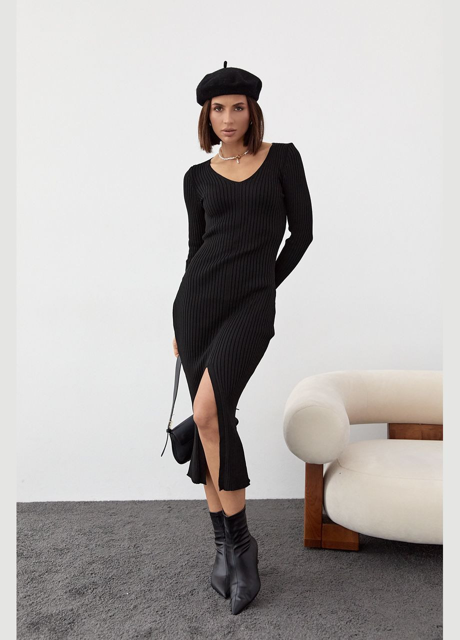 Черное коктейльное силуэтное платье в рубчик с разрезом спереди 5824 Lurex