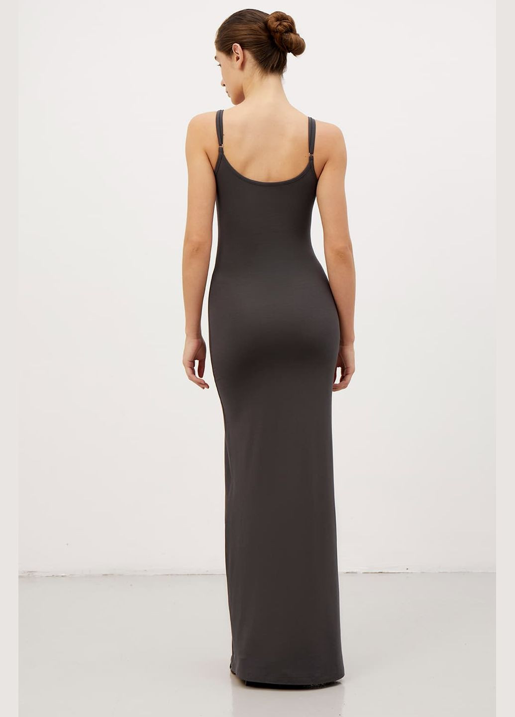 Серое платье приталенное макси l base серый 621 Papaya