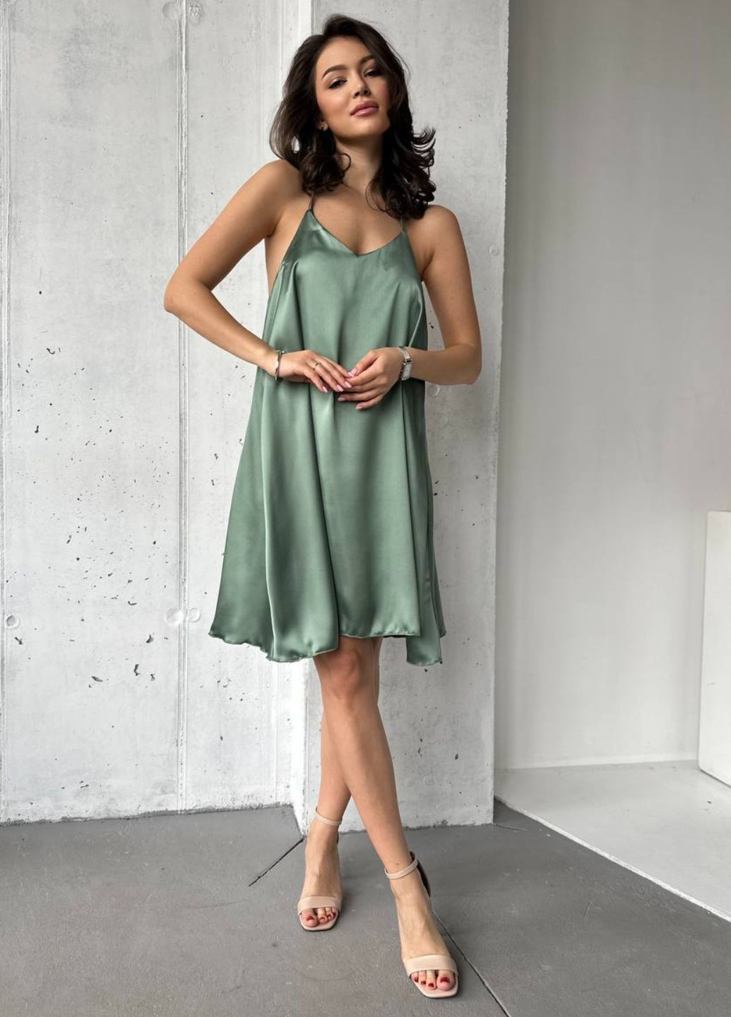 Оливковое повседневный платье – комбинация меди с открытой спиной с открытой спиной Tik-Tak однотонное