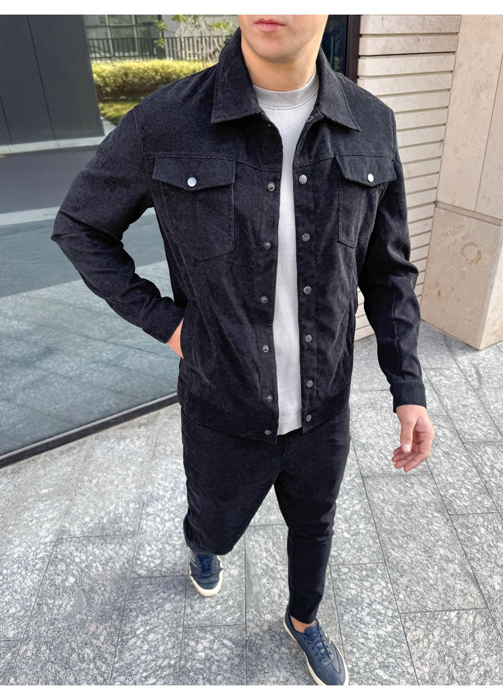 Черный демисезонный мужской вельветовый костюм (пиджак + брюки) с рубашкой, брючный Vakko