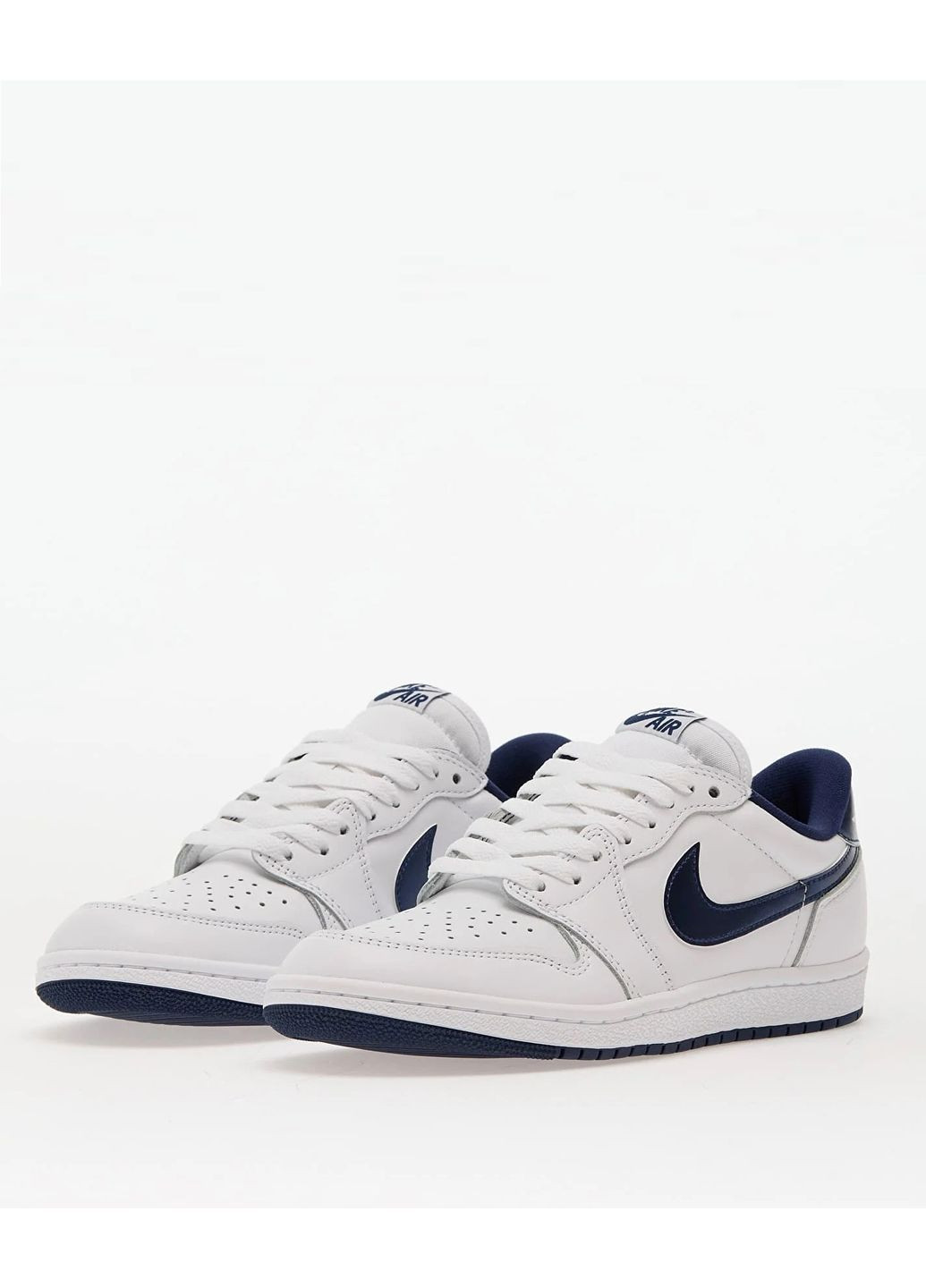 Белые демисезонные кроссовки Nike