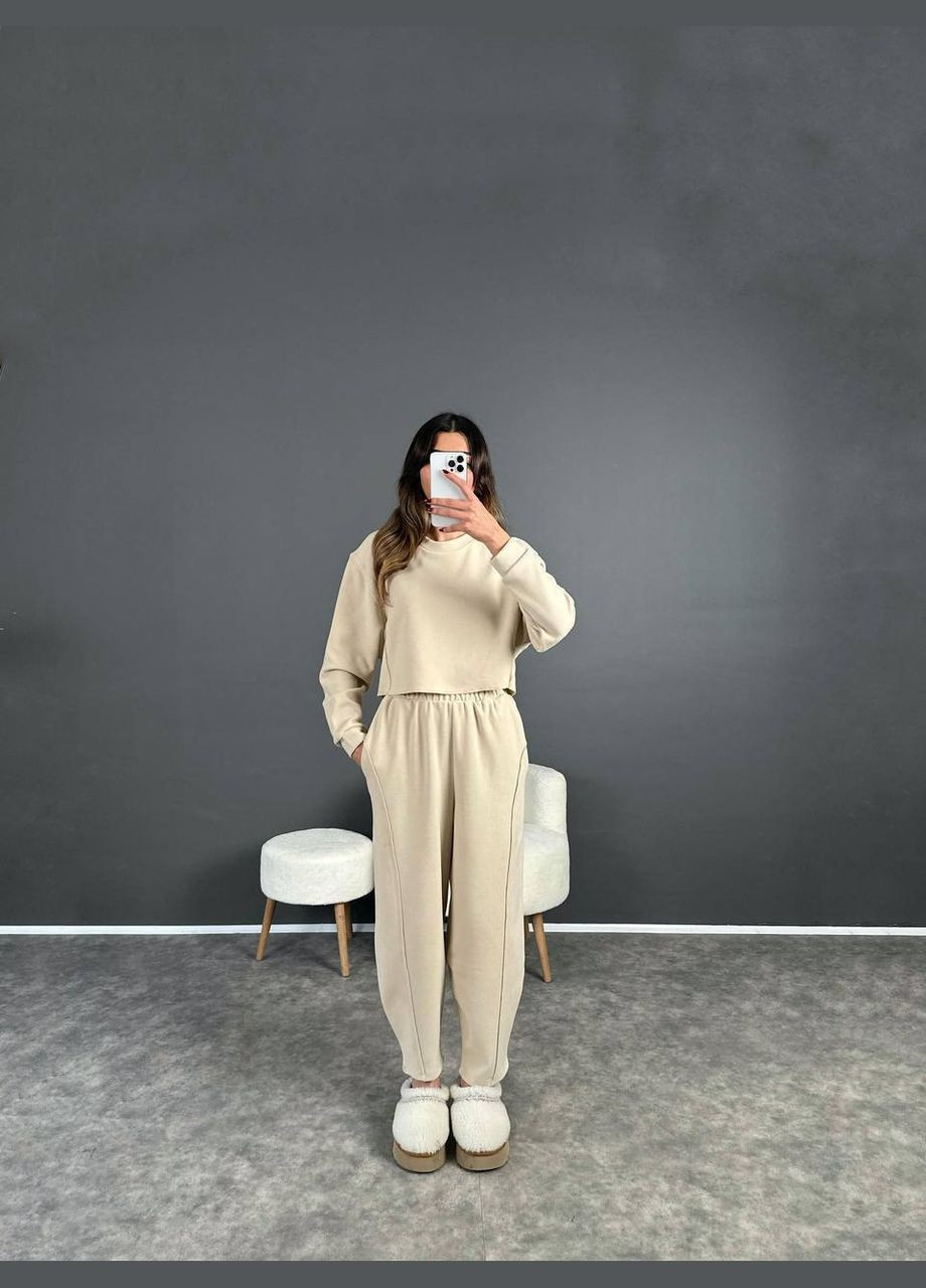 Красивий однотонний бежевий костюм двійка з укороченим об'ємним худі + штани, демісезонний костюм 2-ка з турецької тканини No Brand 328-2 (302879046)