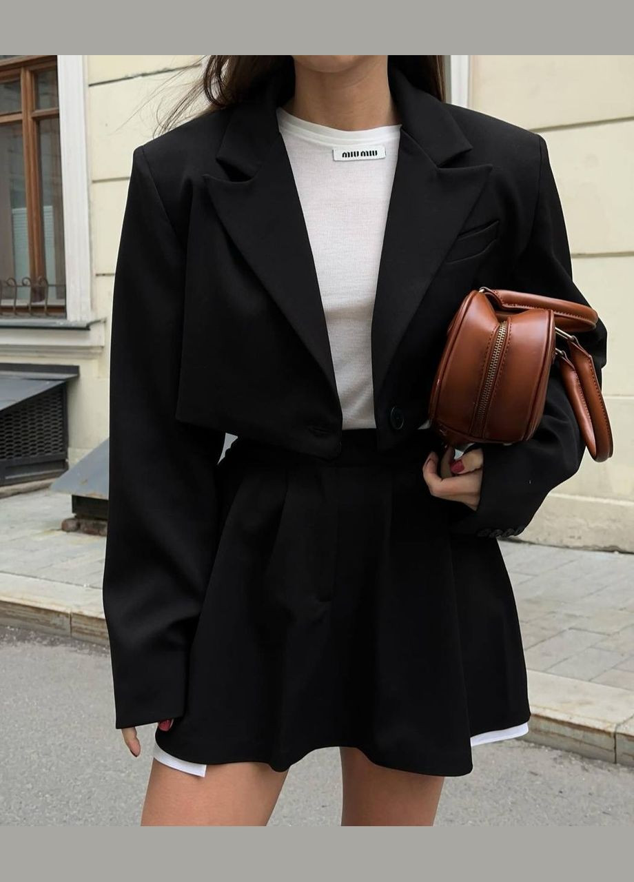 Женский черный трендовый костюм с укороченным пиджаком и юбкой тенниской с белыми вставками No Brand костюм (293337339)