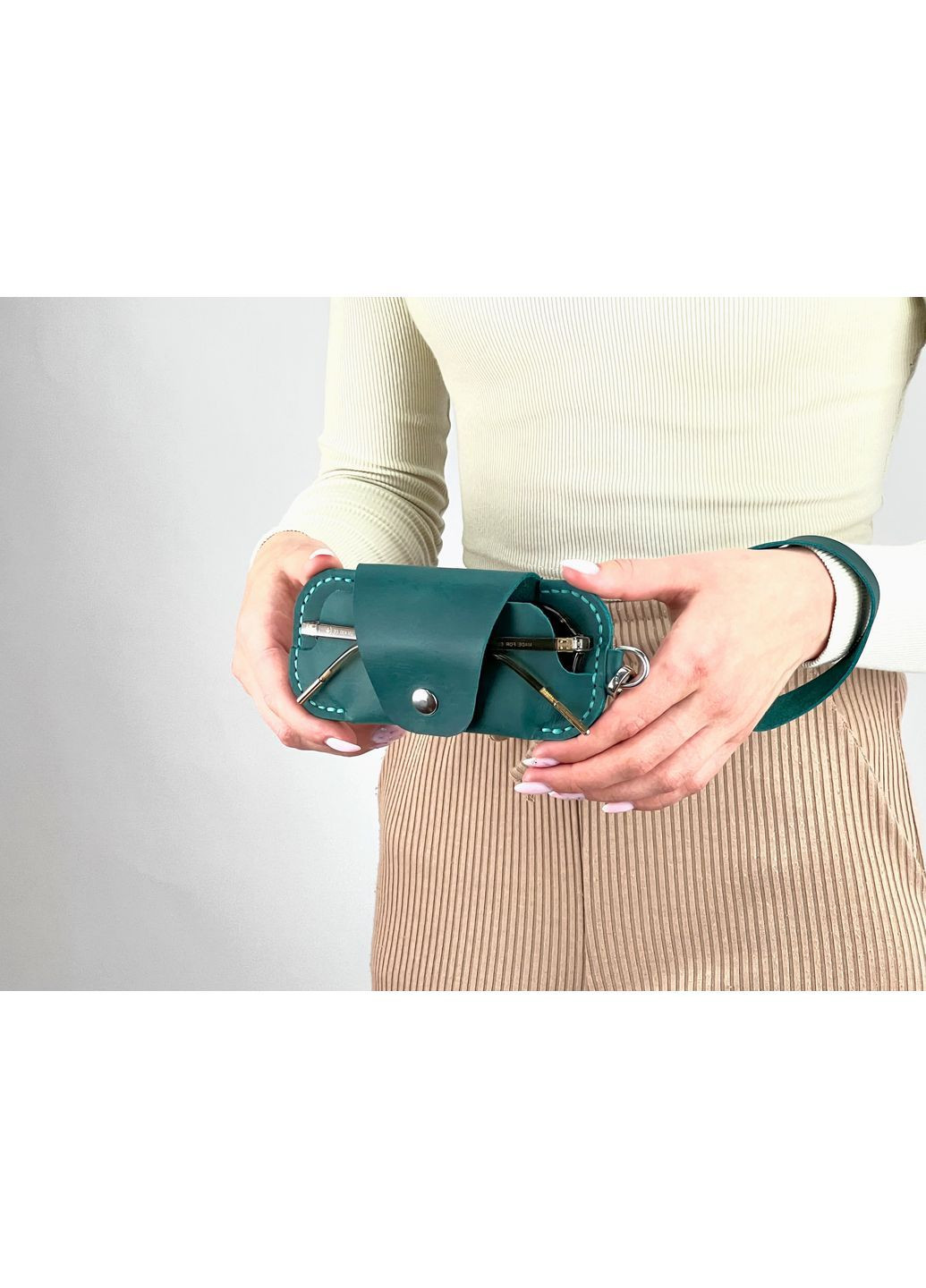 Шкіряний футляр для окулярів з ремінцем на руку Розмір S/ Повсякденний футляр для сонцезахисних окулярів Handmade (367280914)