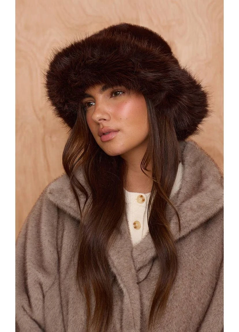 Стильний bucket hat від бренду зі штучного хутра коричневого кольору PrettyLittleThing (376246816)