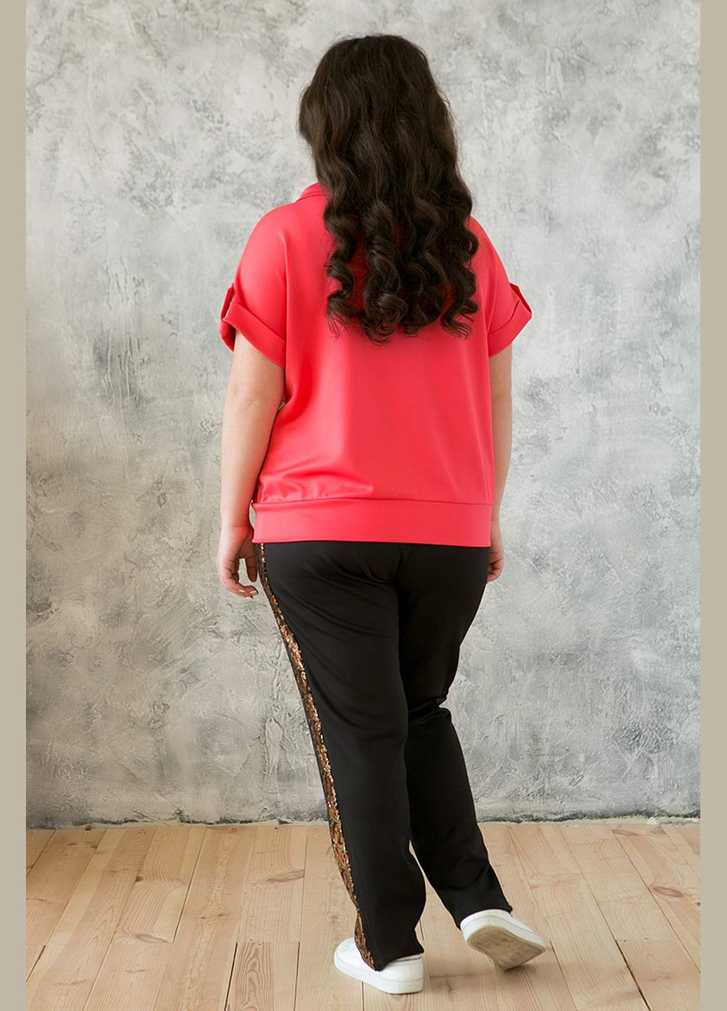 Костюм со вставками из пайеток ЛОЙС коралловый 56 Tatiana (347580283)