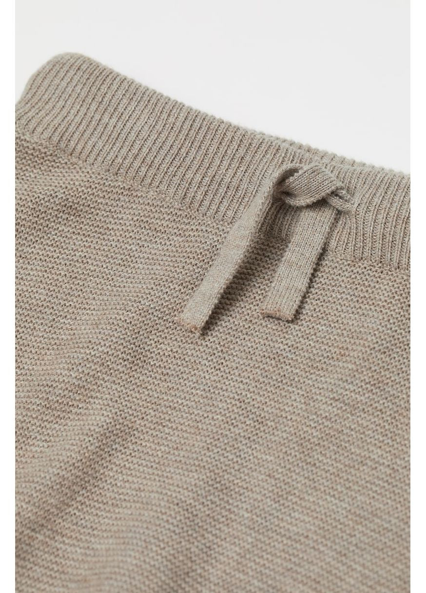 Бежевий демісезонний костюм (світр, штани) H&M