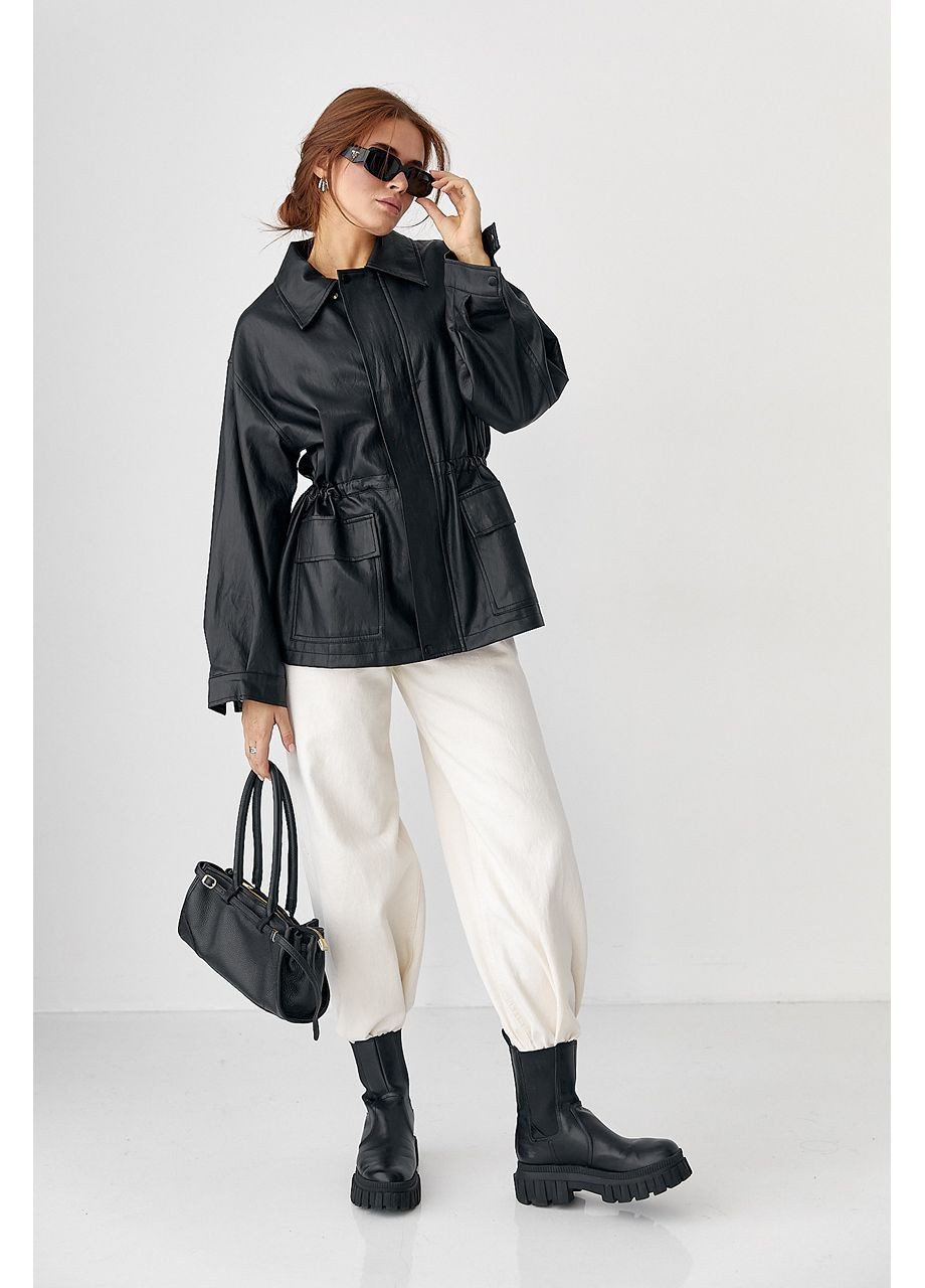 Чорна демісезонна жіноча подовжена куртка зі шкірозамінника Lurex