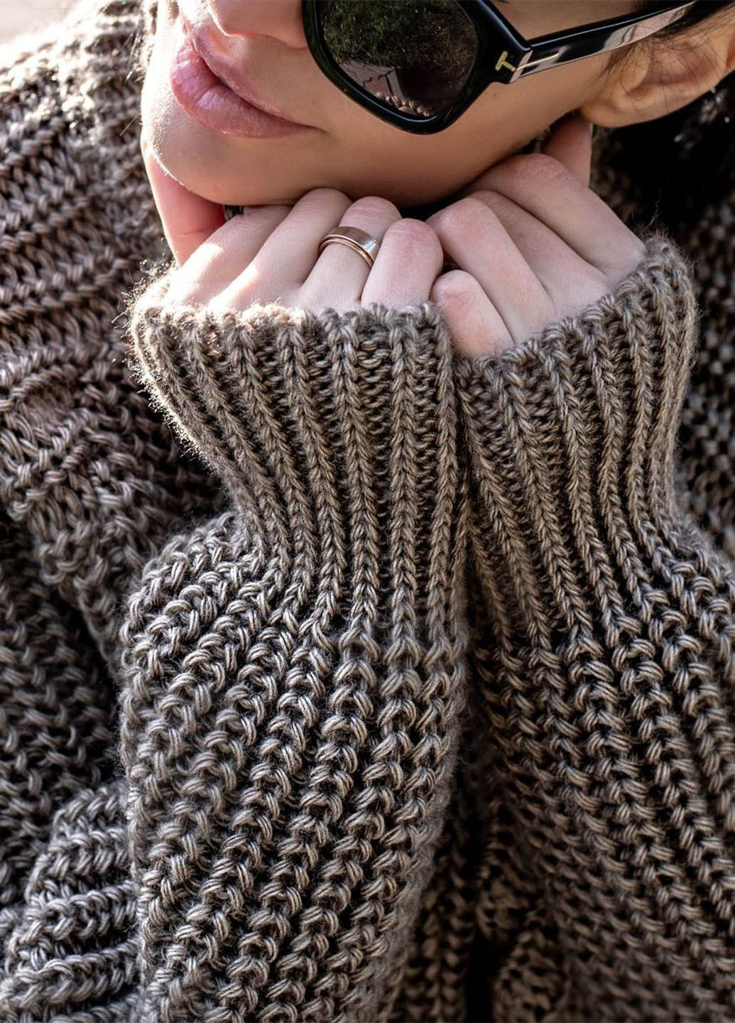 Кофейный демисезонный свитер "джолли" Anika