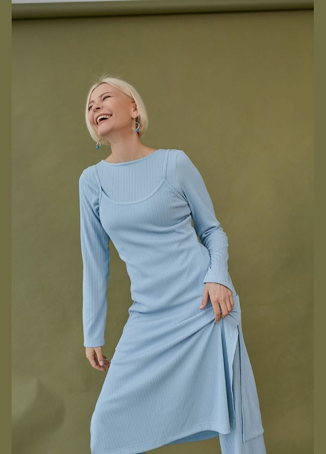 Светло-голубое повседневный удлиненное трикотажное платье в рубчик на бретелях (1791) Triko Bakh