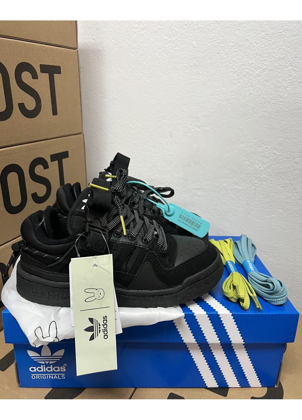 Черные всесезонные кроссовки adidas forum bad bunny black No Brand
