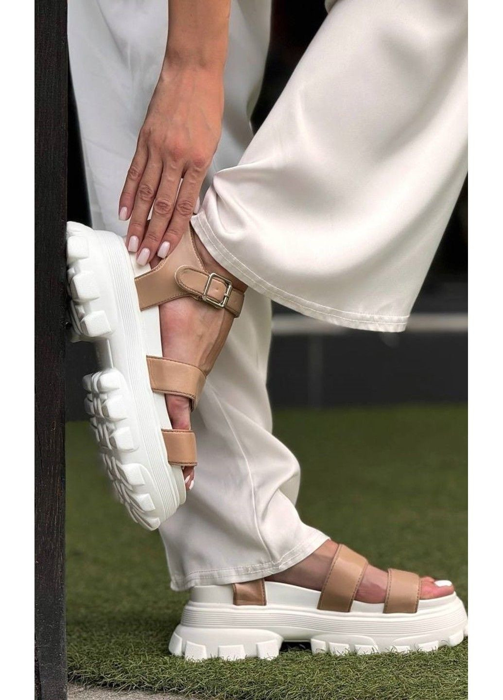 Босоніжки жіночі бежеві Ailaifa (329447103)