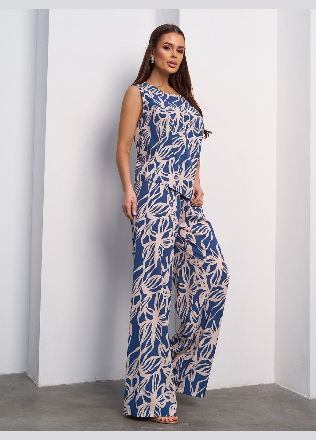 Стильный принтованный костюм с ассиметричным топом No Brand (327242825)