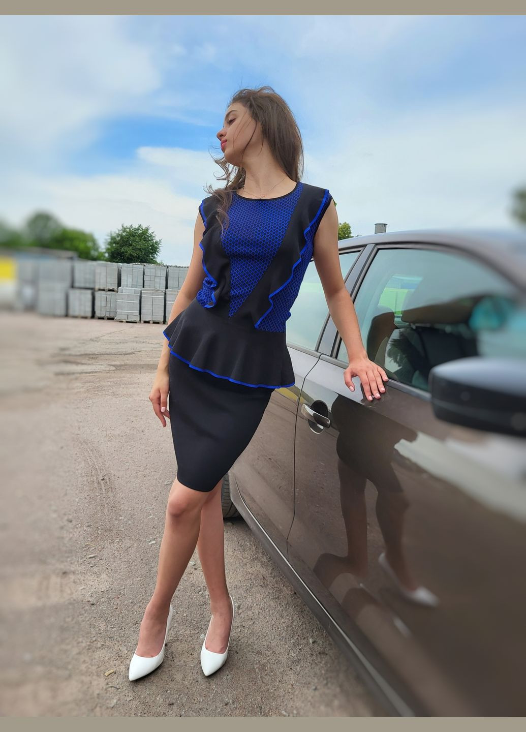 Комбінована повсякденний сукня жіноча з баскою без рукавів силуетна Vivento