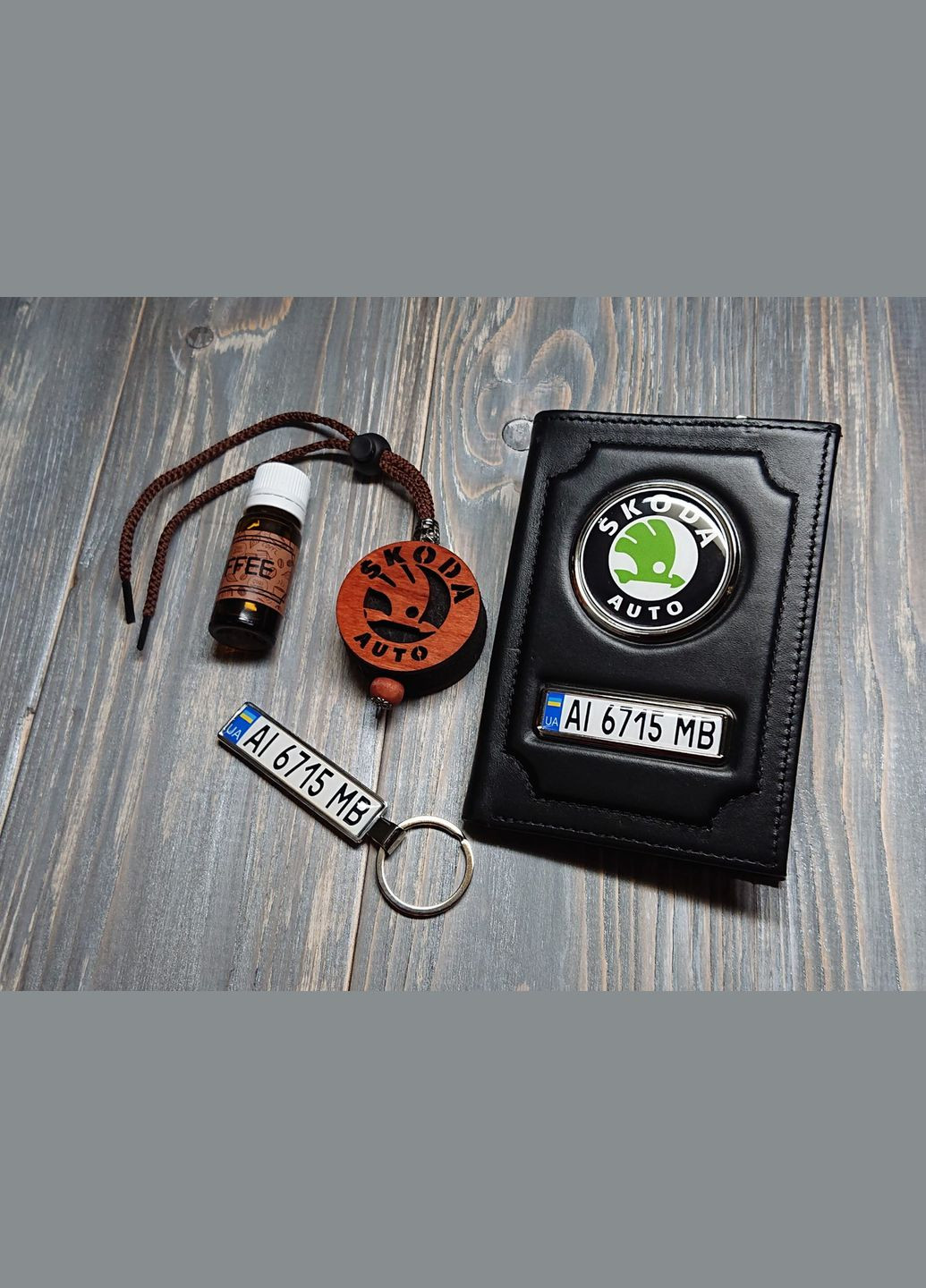 Обложка для автодокументов, Обложка + брелок с номером (вип) + ароматизатор Skoda (330127279)
