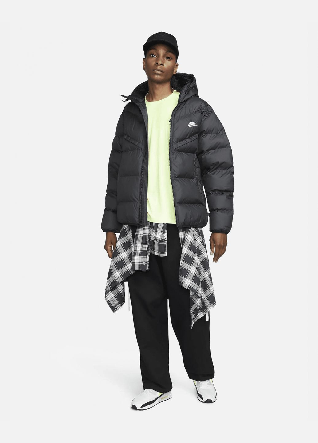 Черная демисезонная куртка мужская storm-fit windrunner primaloft fb8185-010 черная зима Nike