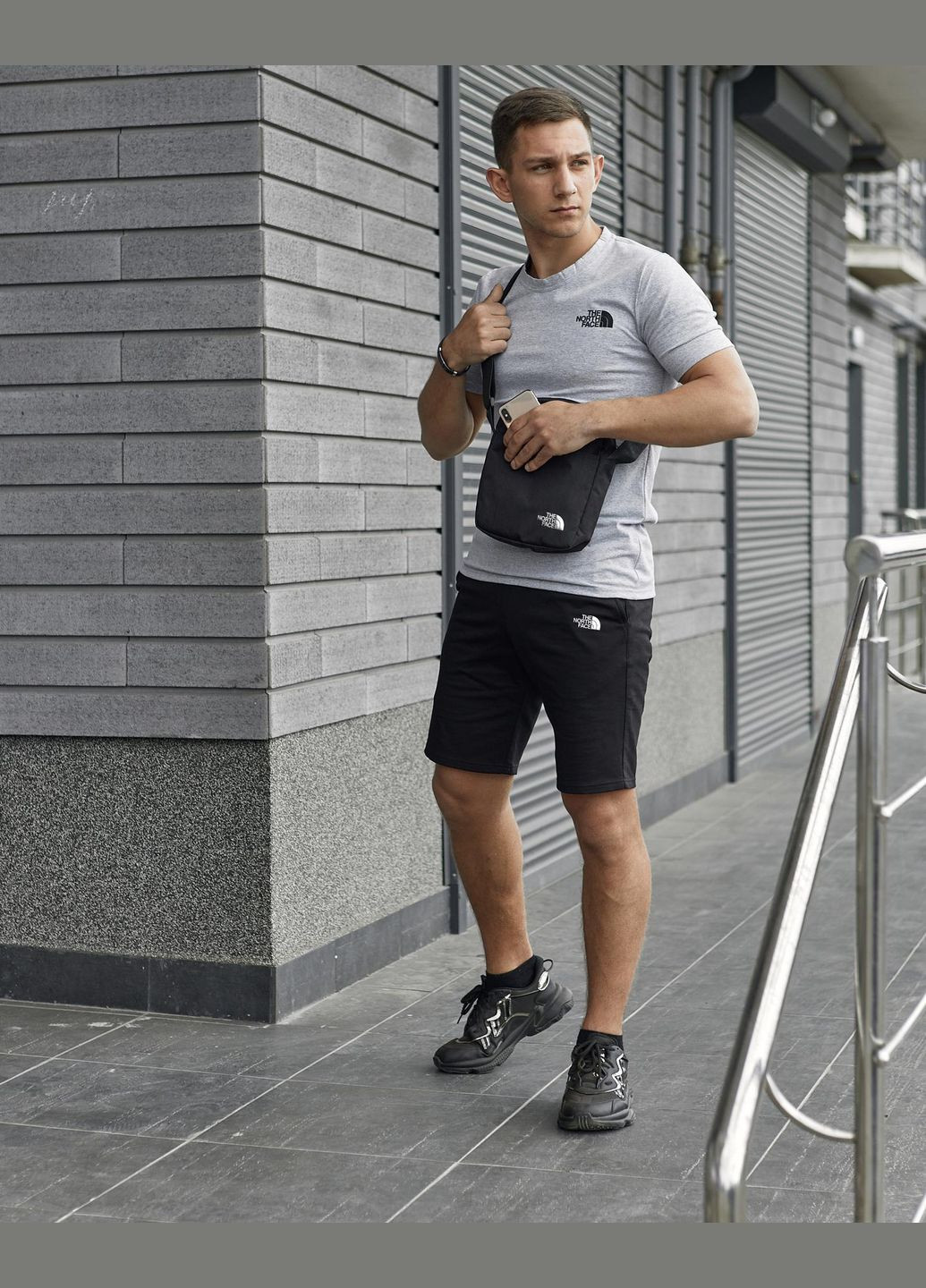 Комплект чоловічий : футболка сіра + шорти чорні + барсетка чорна No Brand (359378649)