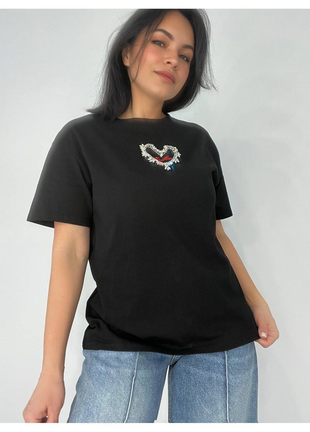 Футболка женская 046 оверсайз базовая однотонная с вышивкой сердце в камнях one size Anni - (325602826)