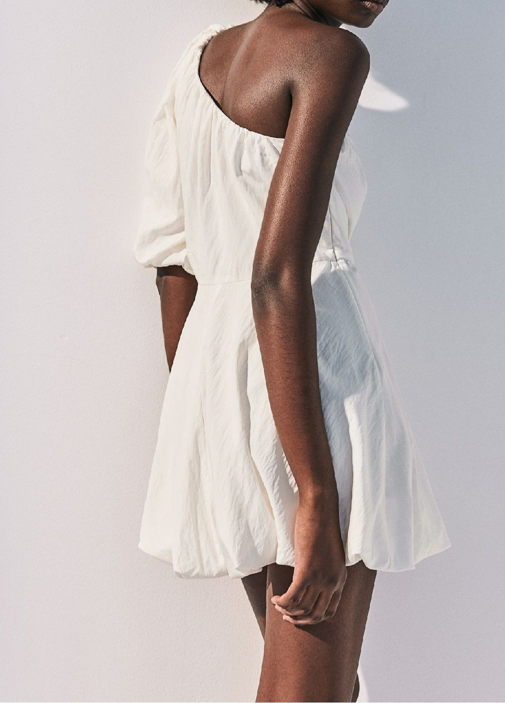Белое праздничный платье H&M однотонное