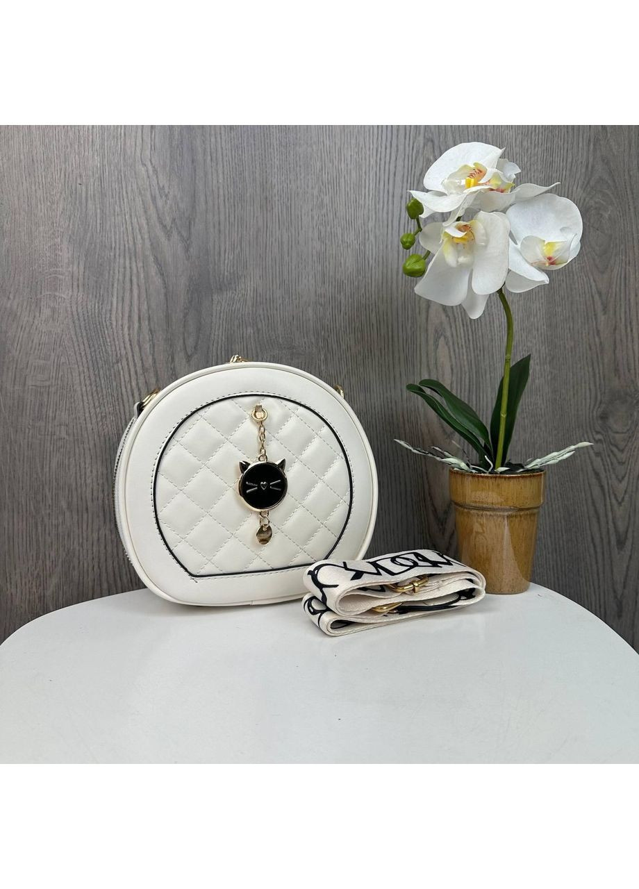 Жіноча сумочка клатч кругла стьобана з брелоком білий екошкіра ProDobro (363259248)
