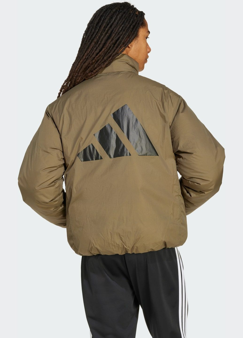 Зелена демісезонна пуховик essentials climawarm puffer adidas