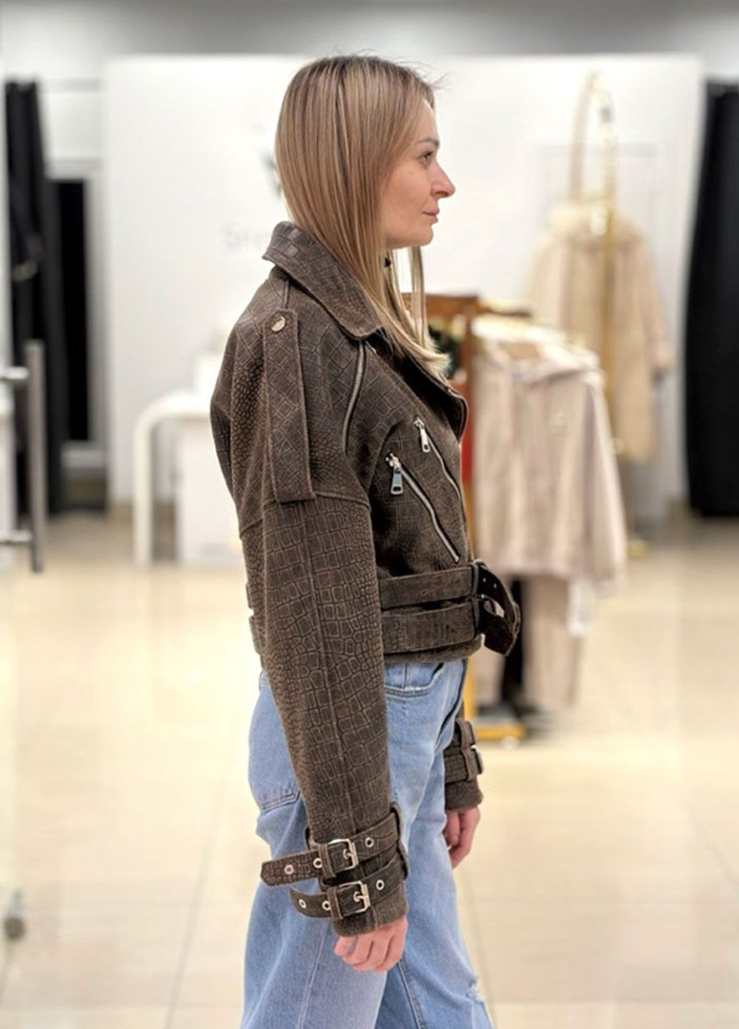 Коричнева демісезонна жіноча шкіряна косуха з імітацією під рептилію Ece