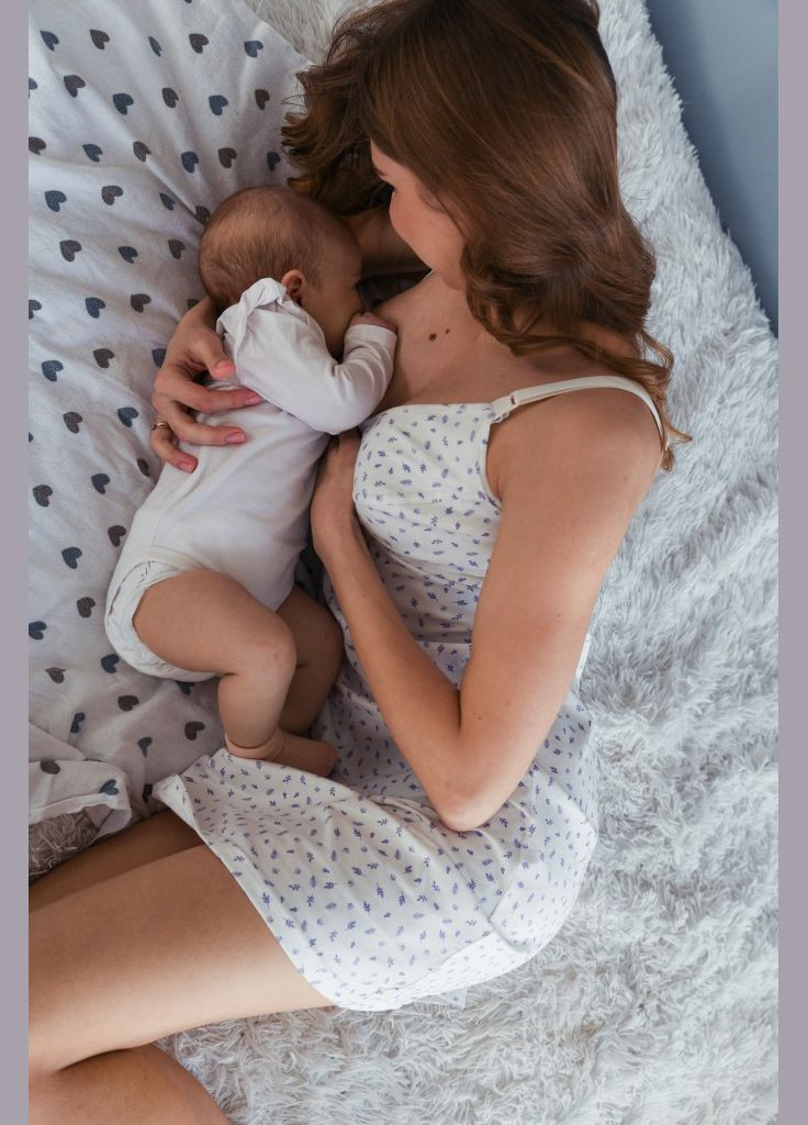 Нежная ночная рубашка для беременных и кормящих на бретелях молочная Мамин Дім (292253231)