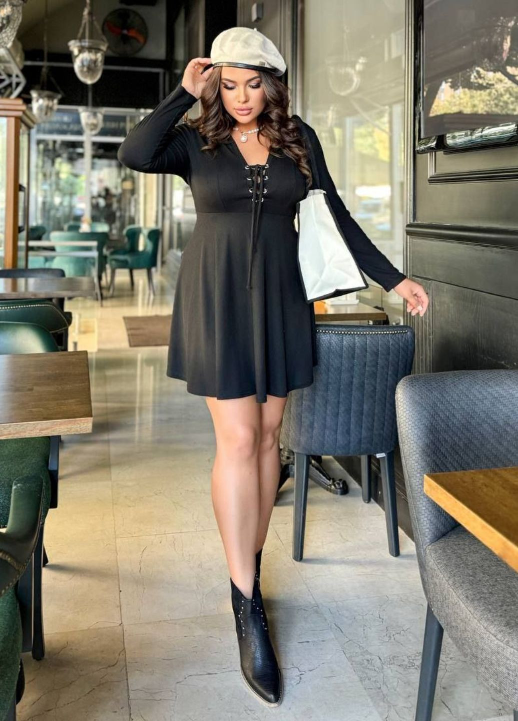 Черное повседневный платье мини со шнуровкой в зоне декольте Tik-Tak