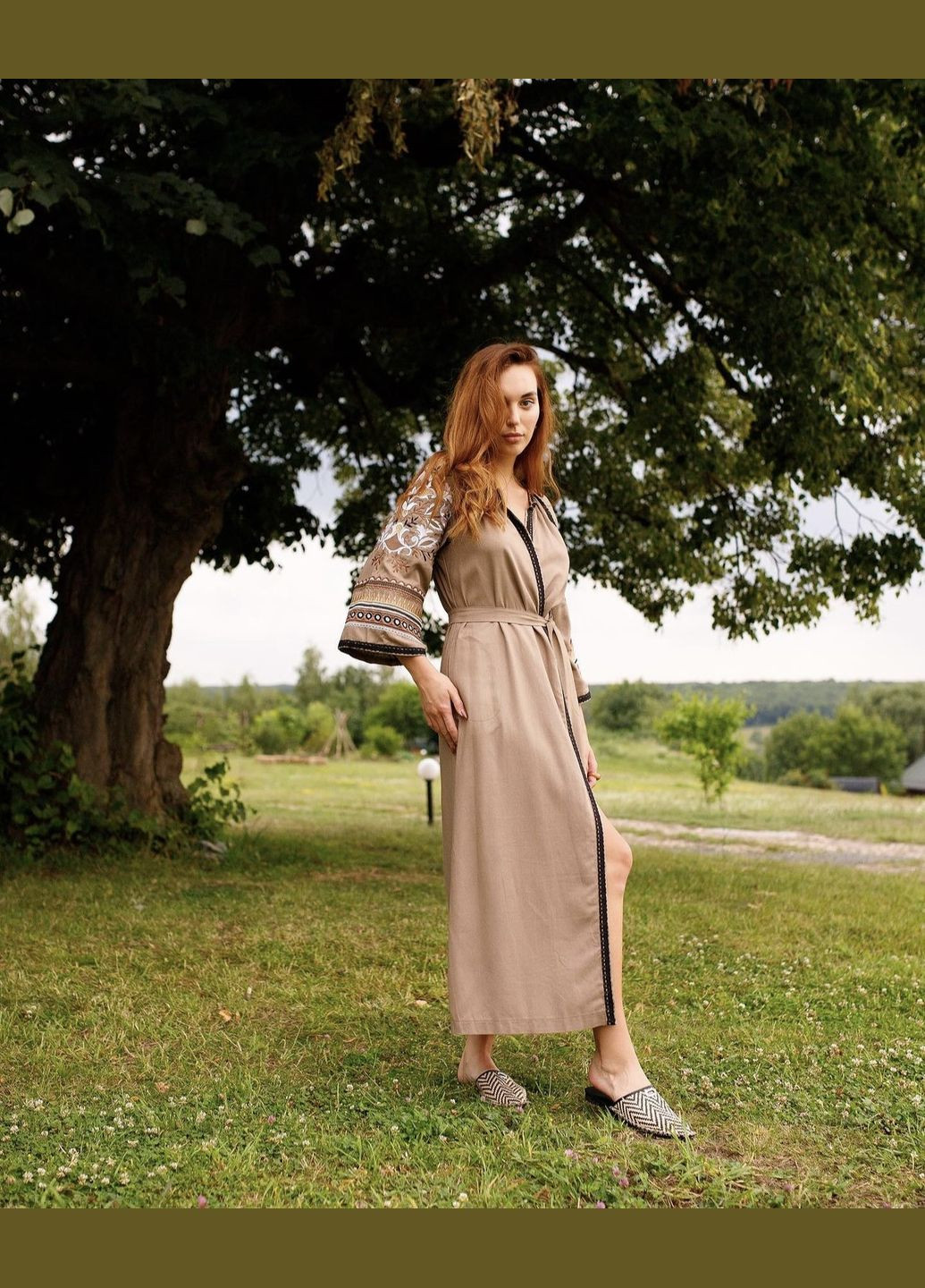 Коричневый зимний женское вышитое платье иеремия коричневое Galychanka 4606