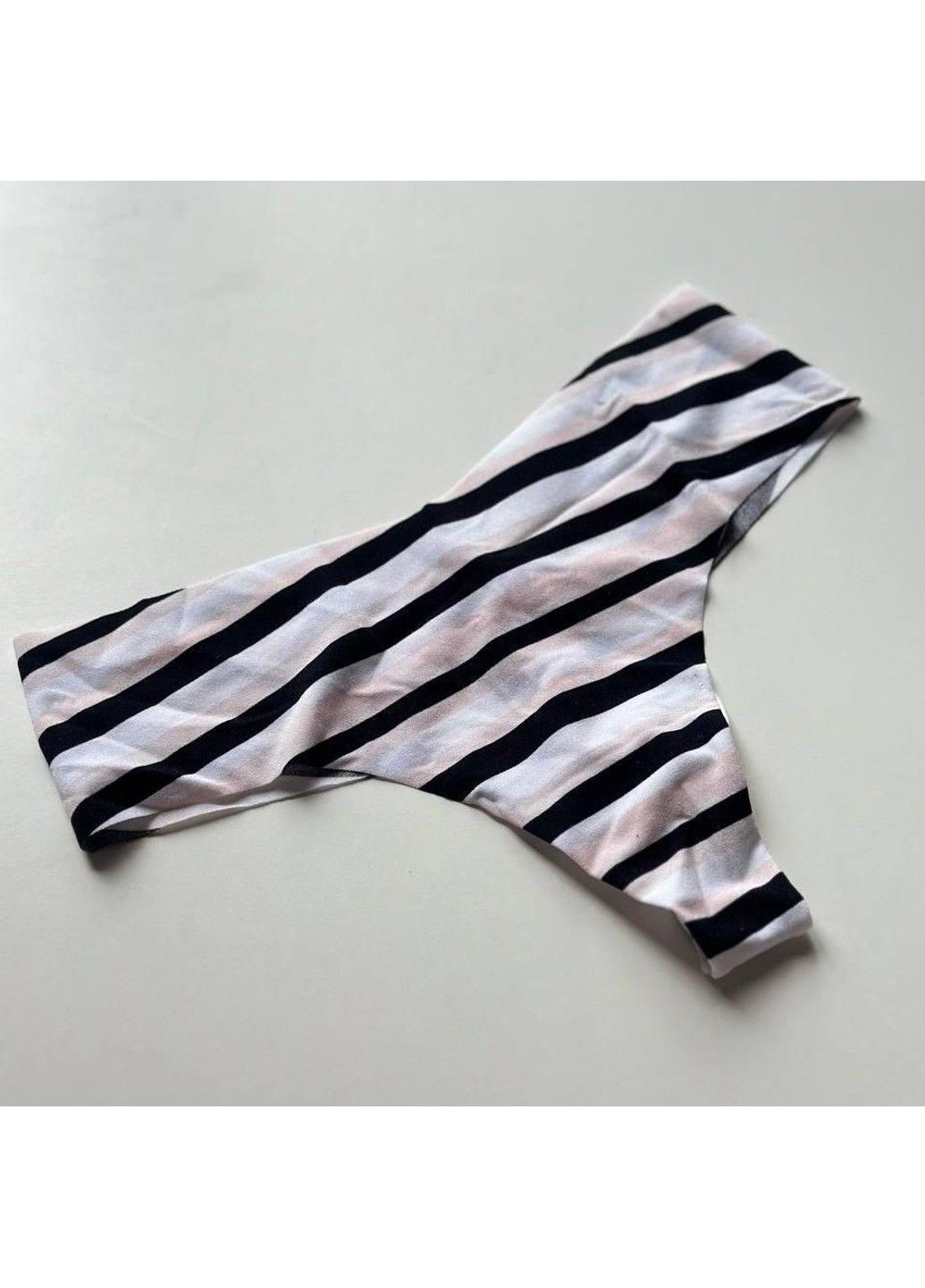 Трусики-стринги женские бесшовные No-Show Thong Panty белые в полоску L Victoria's Secret (316679176)