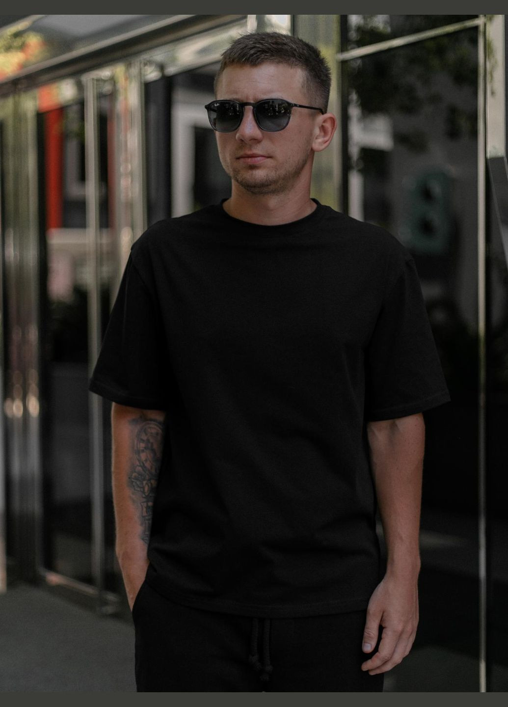 Чорна чоловіча футболка No Brand