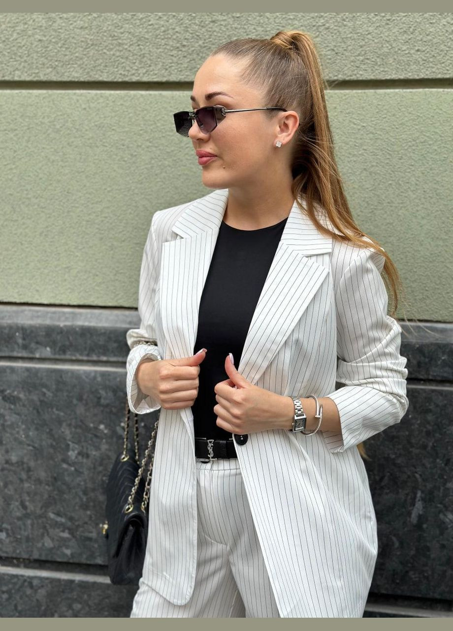 Жіночий костюм в смужку піджак і брюки Білий Maybel (335011334)