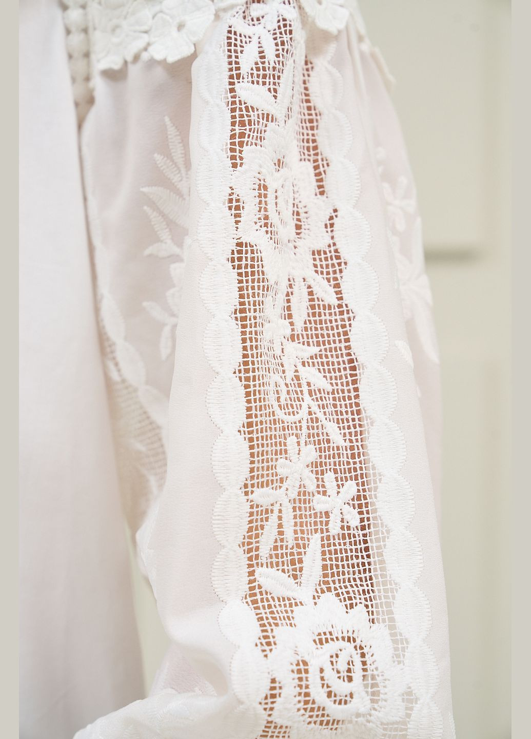 Молочна вишукана вишиванка вільного силуету - ua54 / eu48 Iren Klairie